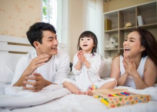 Bermain dengan anak